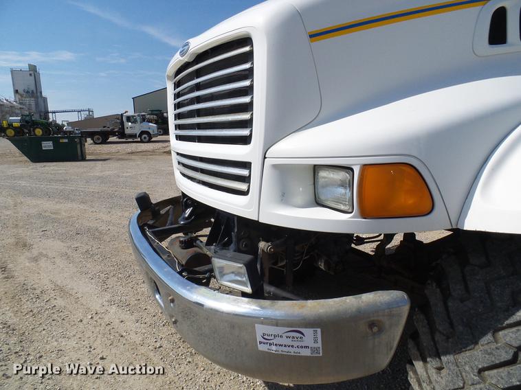 image for item DE5158 2000 Sterling L-Line applicator truck