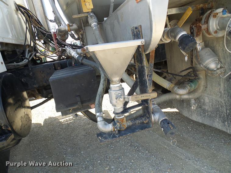 image for item DE5158 2000 Sterling L-Line applicator truck