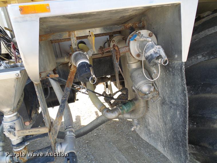 image for item DE5158 2000 Sterling L-Line applicator truck