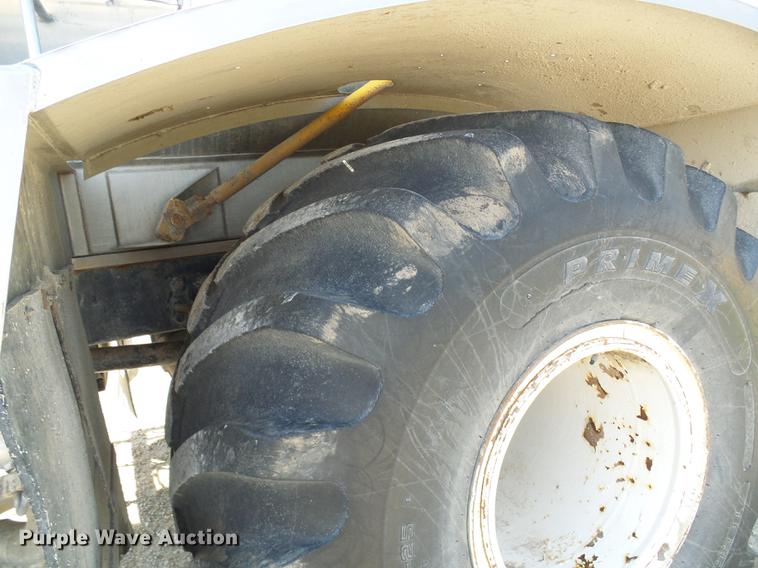 image for item DE5158 2000 Sterling L-Line applicator truck