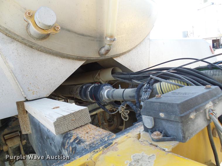 image for item DE5158 2000 Sterling L-Line applicator truck