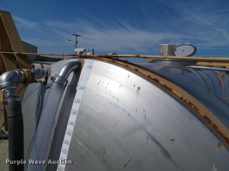 image for item DE5158 2000 Sterling L-Line applicator truck