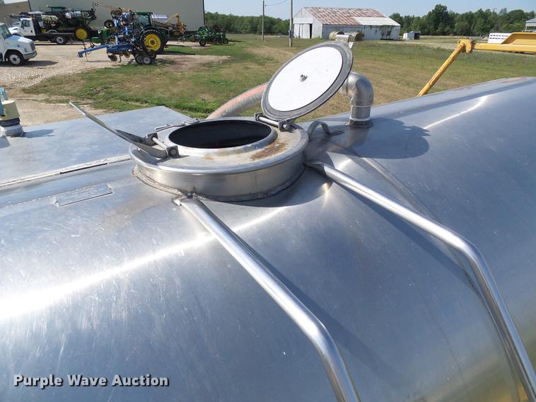 image for item DE5158 2000 Sterling L-Line applicator truck