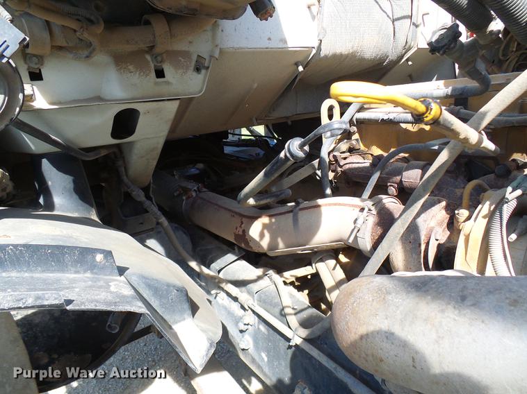 image for item DE5158 2000 Sterling L-Line applicator truck