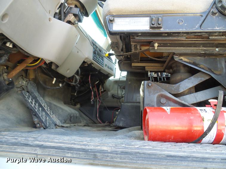 image for item DE5158 2000 Sterling L-Line applicator truck