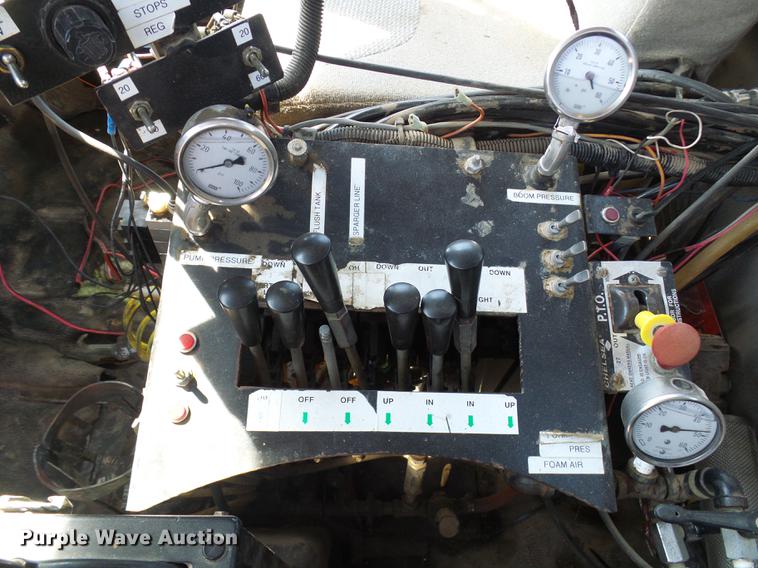 image for item DE5158 2000 Sterling L-Line applicator truck