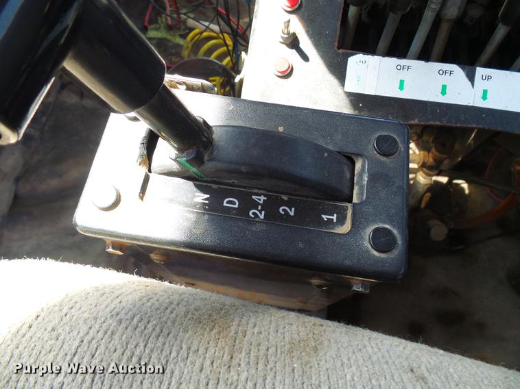 image for item DE5158 2000 Sterling L-Line applicator truck