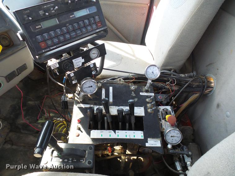 image for item DE5158 2000 Sterling L-Line applicator truck