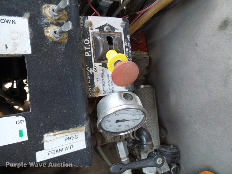 image for item DE5158 2000 Sterling L-Line applicator truck