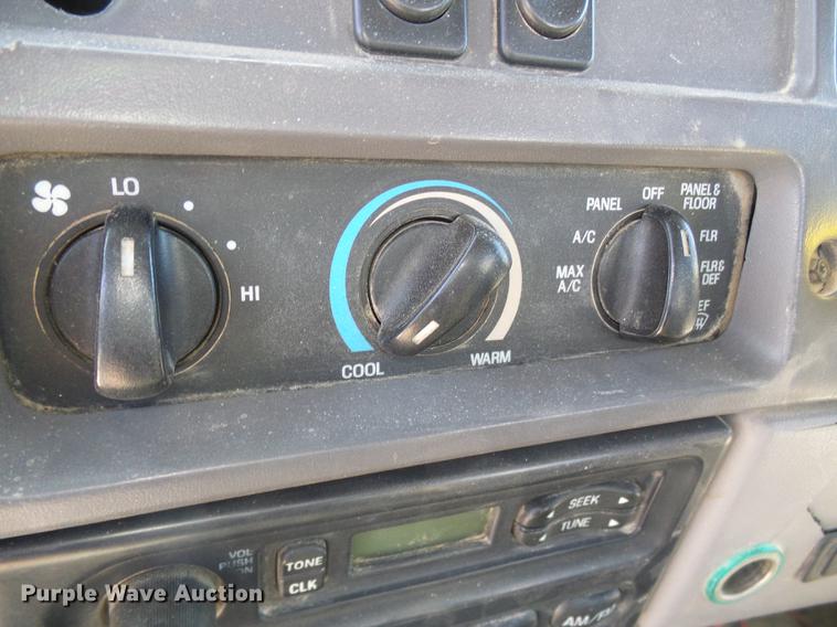 image for item DE5158 2000 Sterling L-Line applicator truck