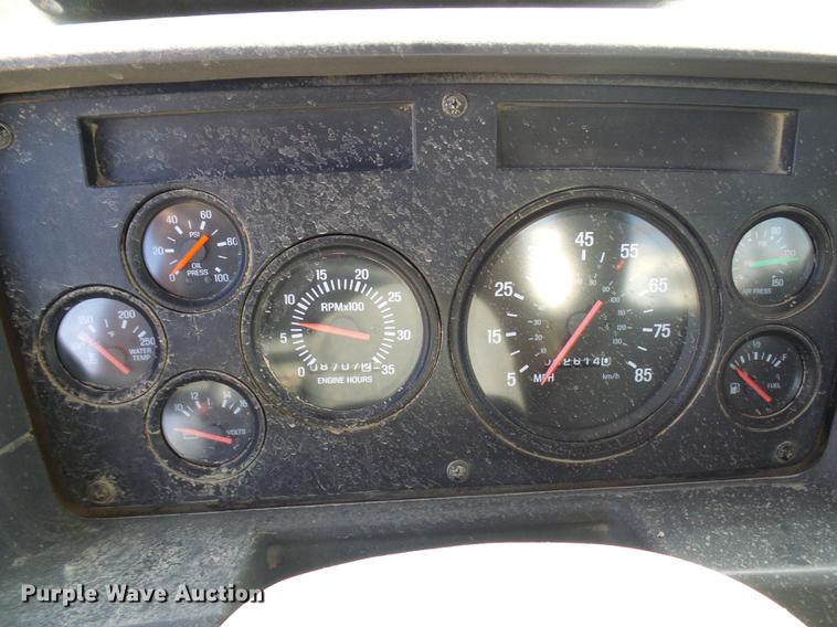 image for item DE5158 2000 Sterling L-Line applicator truck