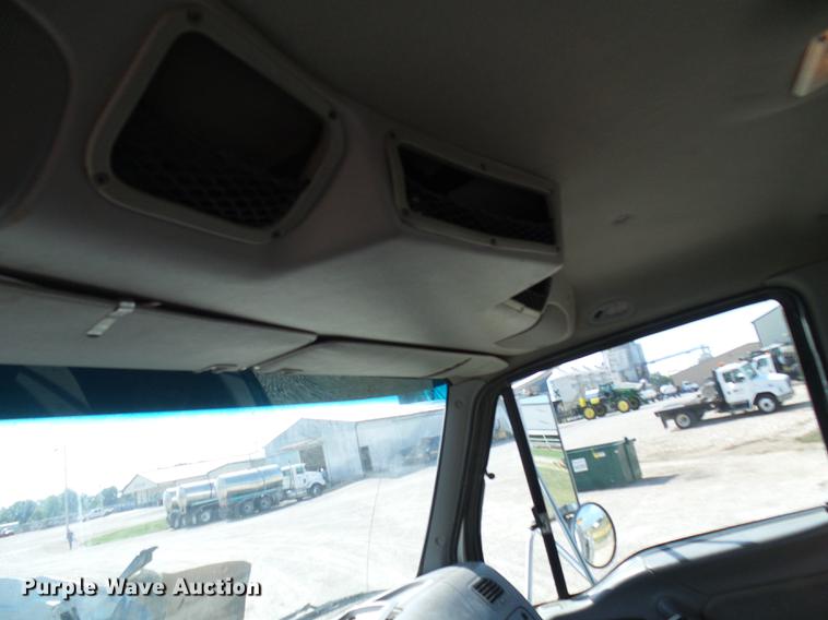 image for item DE5158 2000 Sterling L-Line applicator truck