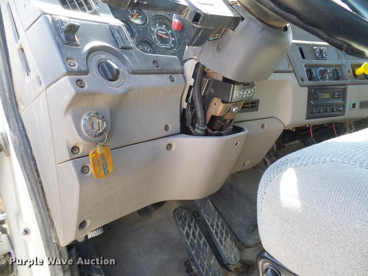 image for item DE5158 2000 Sterling L-Line applicator truck