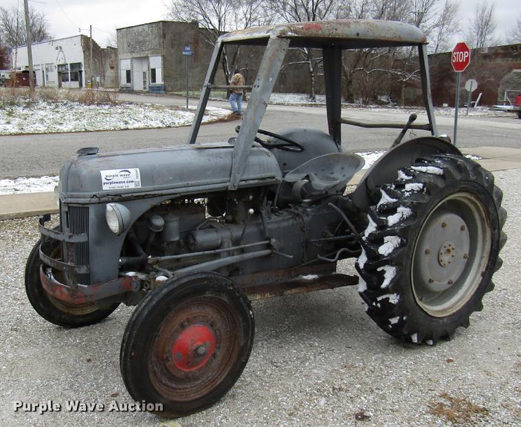 image for item DE5943 Ford 2N tractor