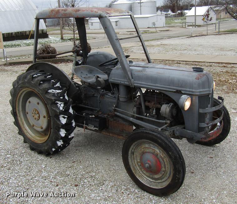 image for item DE5943 Ford 2N tractor