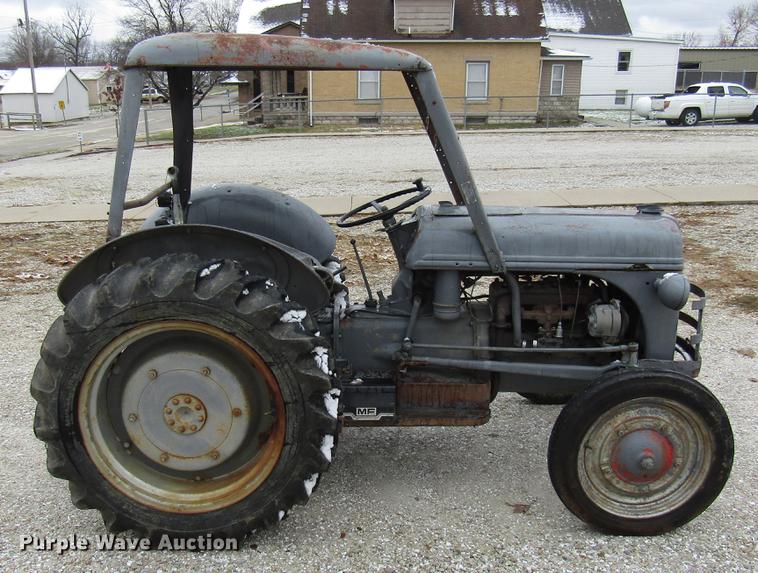 image for item DE5943 Ford 2N tractor