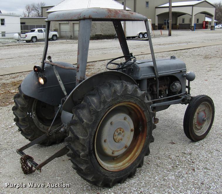 image for item DE5943 Ford 2N tractor