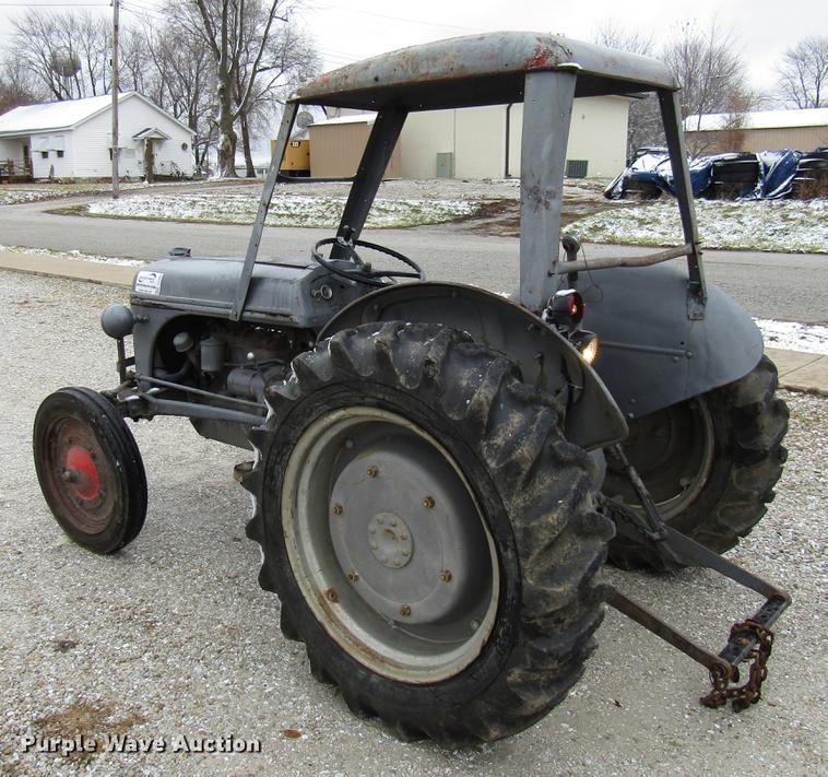 image for item DE5943 Ford 2N tractor