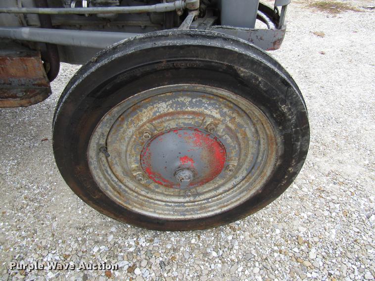 image for item DE5943 Ford 2N tractor