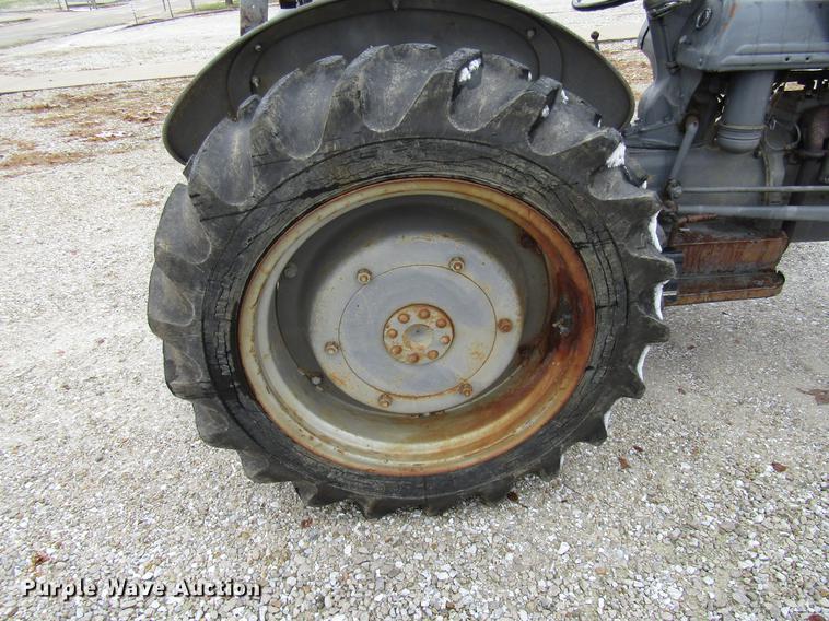 image for item DE5943 Ford 2N tractor