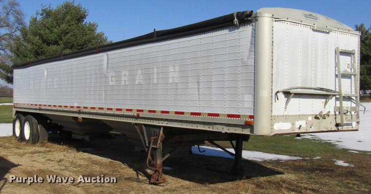 image for item DE5953 1991 Wilson double hopper bottom grain trailer