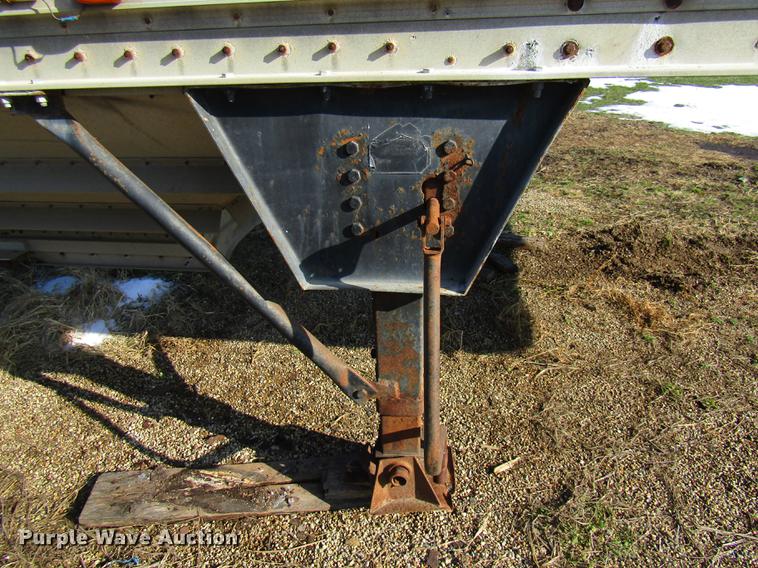 image for item DE5953 1991 Wilson double hopper bottom grain trailer