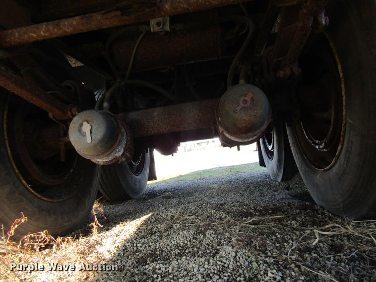 image for item DE5953 1991 Wilson double hopper bottom grain trailer