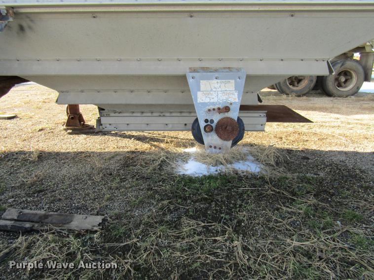 image for item DE5953 1991 Wilson double hopper bottom grain trailer