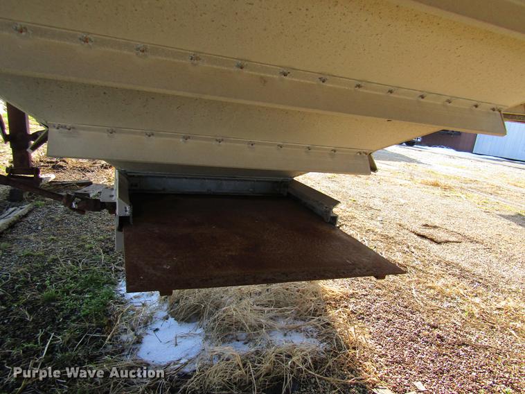 image for item DE5953 1991 Wilson double hopper bottom grain trailer