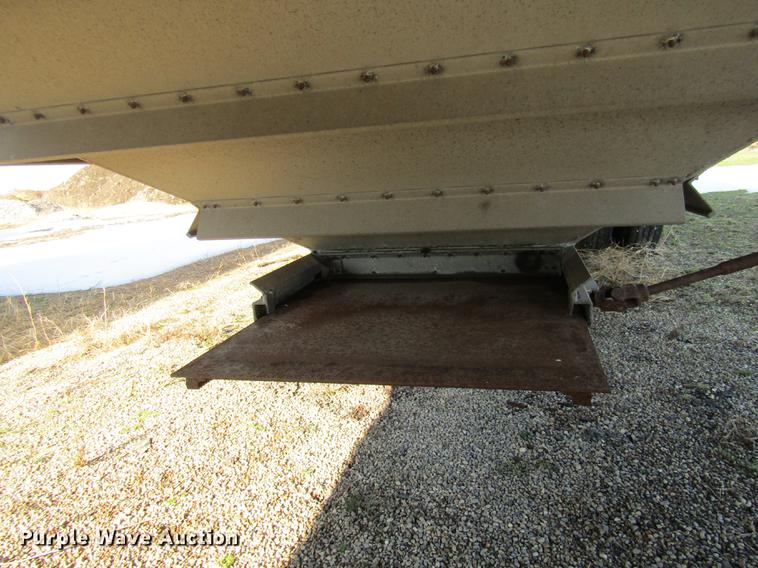 image for item DE5953 1991 Wilson double hopper bottom grain trailer