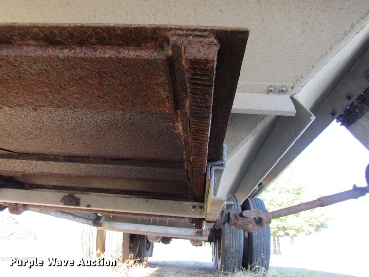 image for item DE5953 1991 Wilson double hopper bottom grain trailer