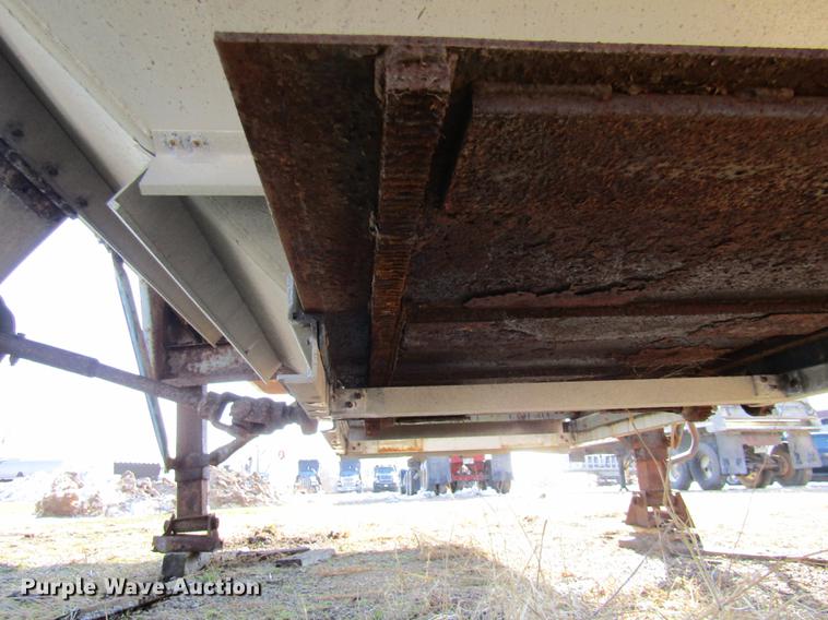 image for item DE5953 1991 Wilson double hopper bottom grain trailer