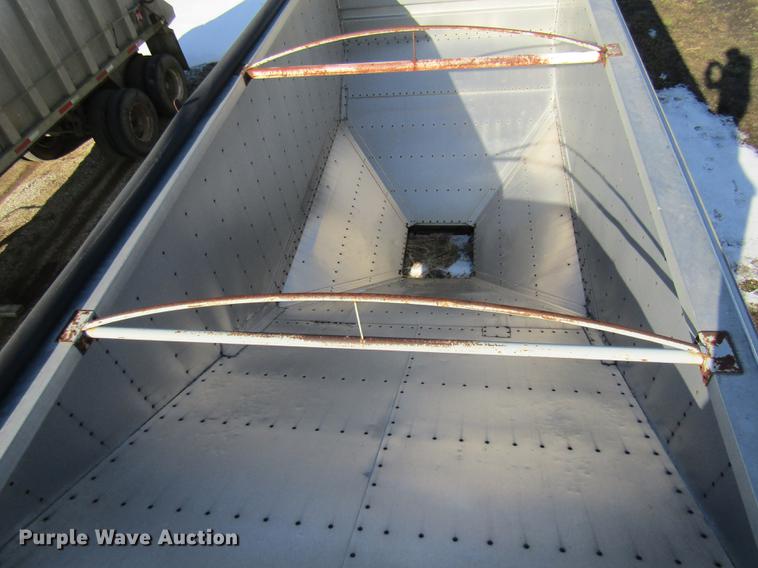 image for item DE5953 1991 Wilson double hopper bottom grain trailer