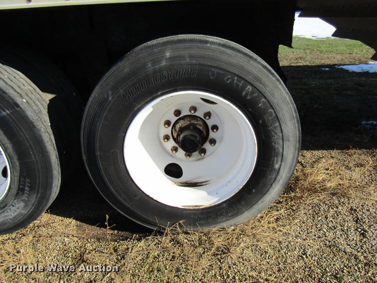 image for item DE5953 1991 Wilson double hopper bottom grain trailer