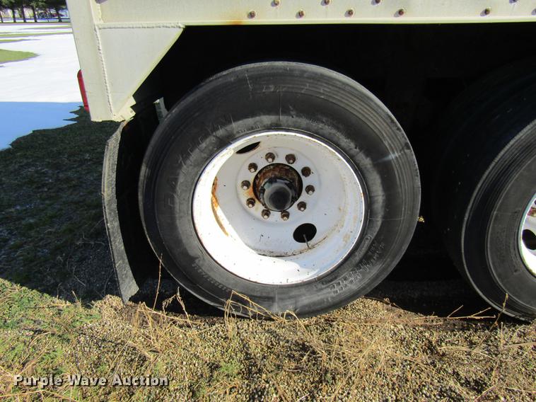 image for item DE5953 1991 Wilson double hopper bottom grain trailer