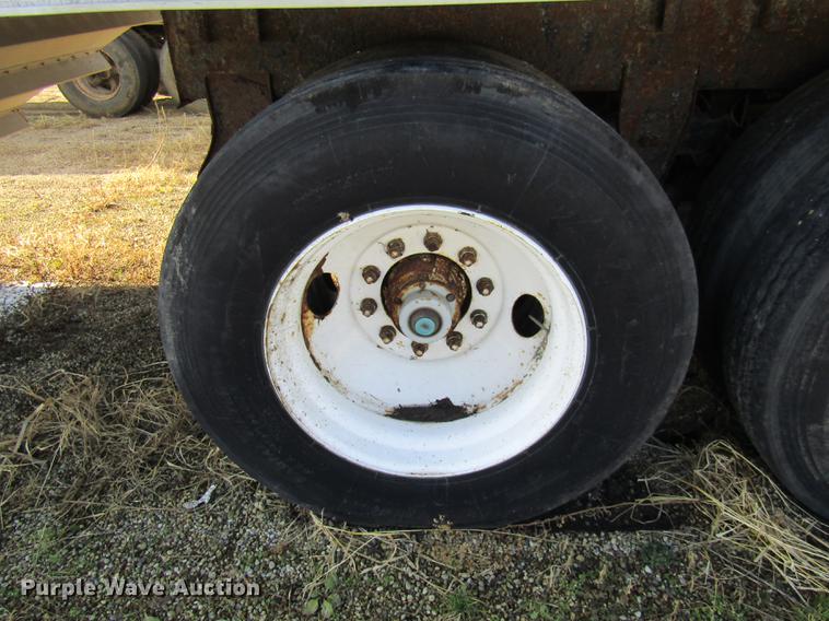 image for item DE5953 1991 Wilson double hopper bottom grain trailer