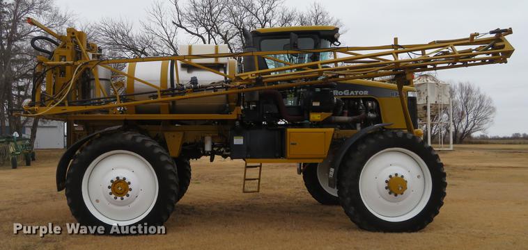 image for item DE6560 2006 Ag-Chem RoGator 874 sprayer