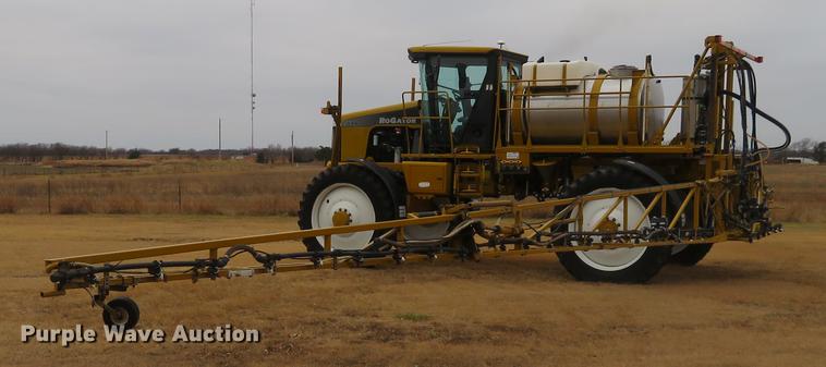 image for item DE6560 2006 Ag-Chem RoGator 874 sprayer