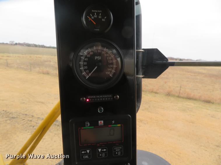 image for item DE6560 2006 Ag-Chem RoGator 874 sprayer