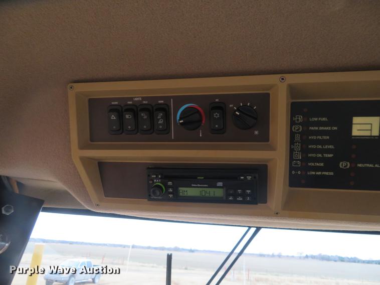 image for item DE6560 2006 Ag-Chem RoGator 874 sprayer