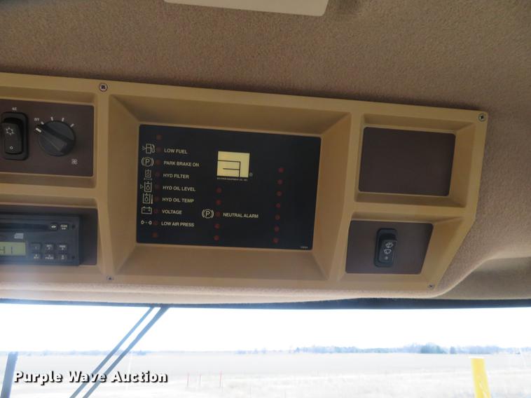 image for item DE6560 2006 Ag-Chem RoGator 874 sprayer