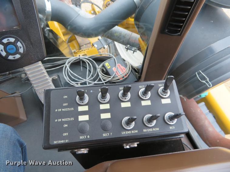 image for item DE6560 2006 Ag-Chem RoGator 874 sprayer