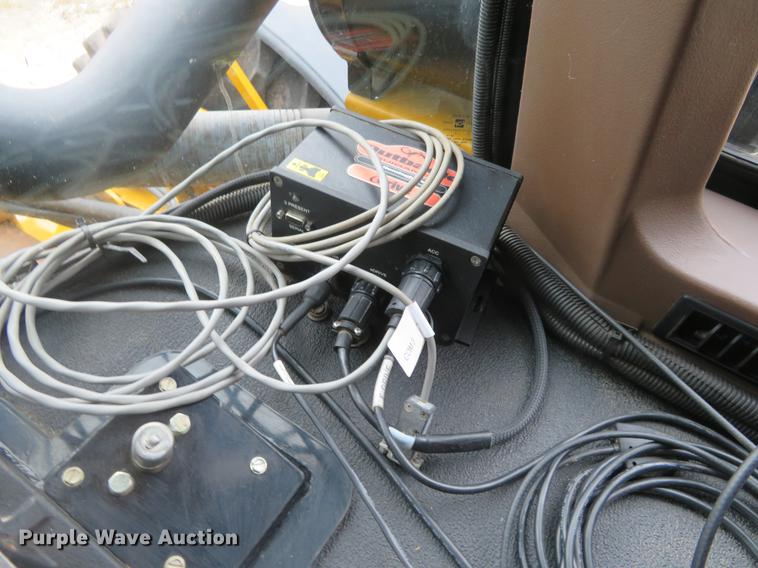 image for item DE6560 2006 Ag-Chem RoGator 874 sprayer