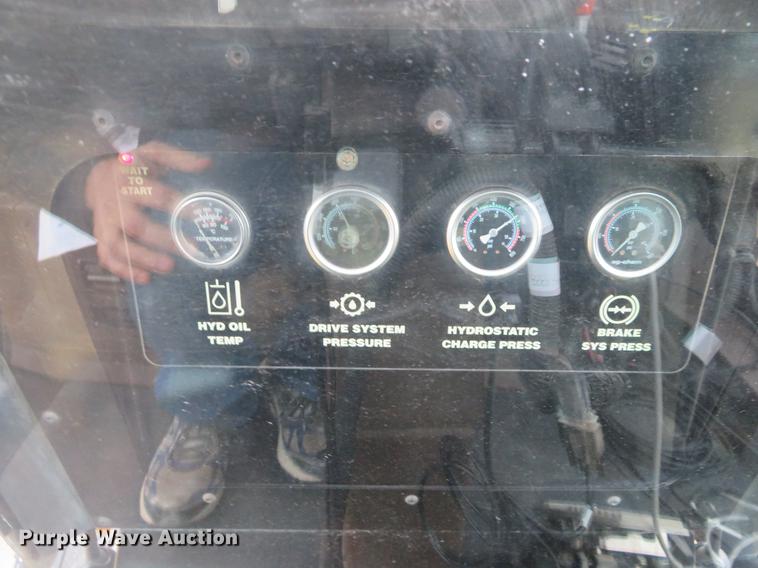 image for item DE6560 2006 Ag-Chem RoGator 874 sprayer