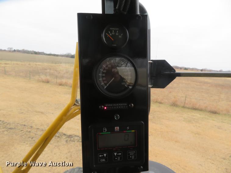 image for item DE6560 2006 Ag-Chem RoGator 874 sprayer