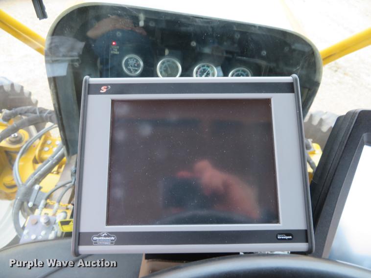 image for item DE6560 2006 Ag-Chem RoGator 874 sprayer