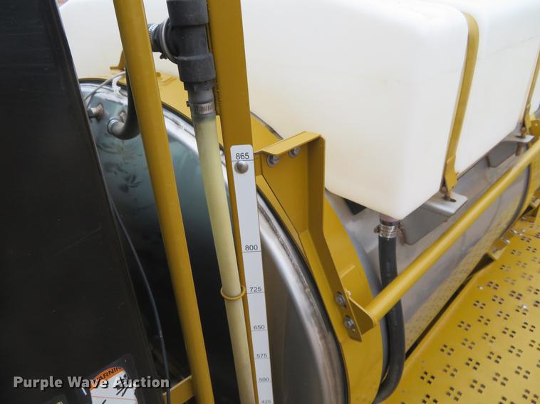 image for item DE6560 2006 Ag-Chem RoGator 874 sprayer