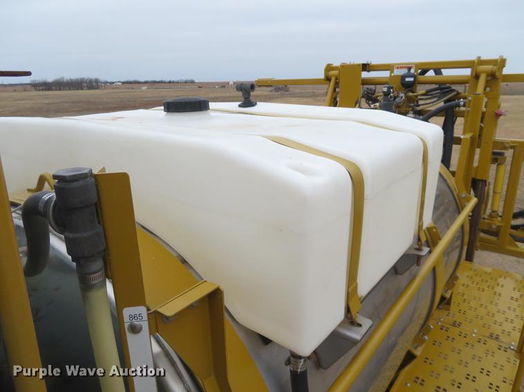image for item DE6560 2006 Ag-Chem RoGator 874 sprayer