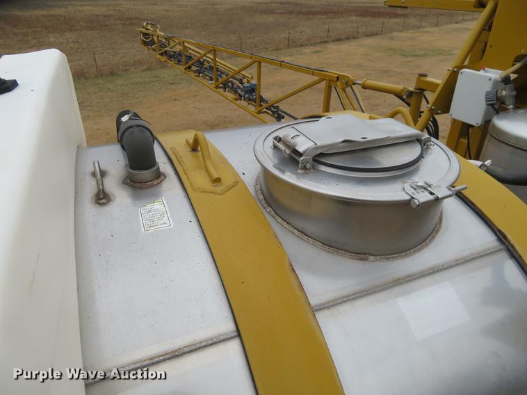 image for item DE6560 2006 Ag-Chem RoGator 874 sprayer