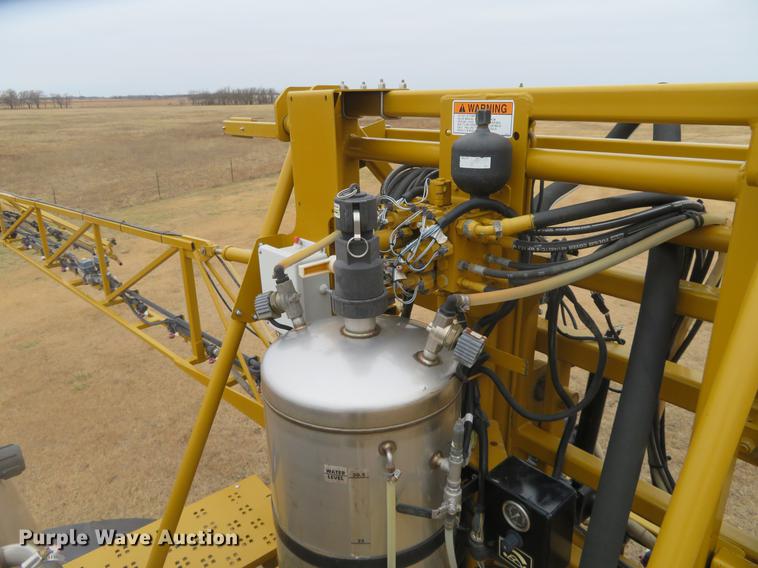 image for item DE6560 2006 Ag-Chem RoGator 874 sprayer